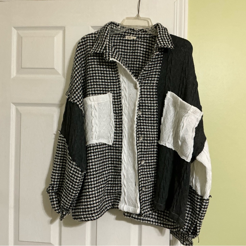 POL Houndstooth Panel Shacket in black and white size Medium.  Sized generously.